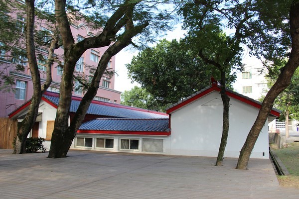 Ming-Bian House